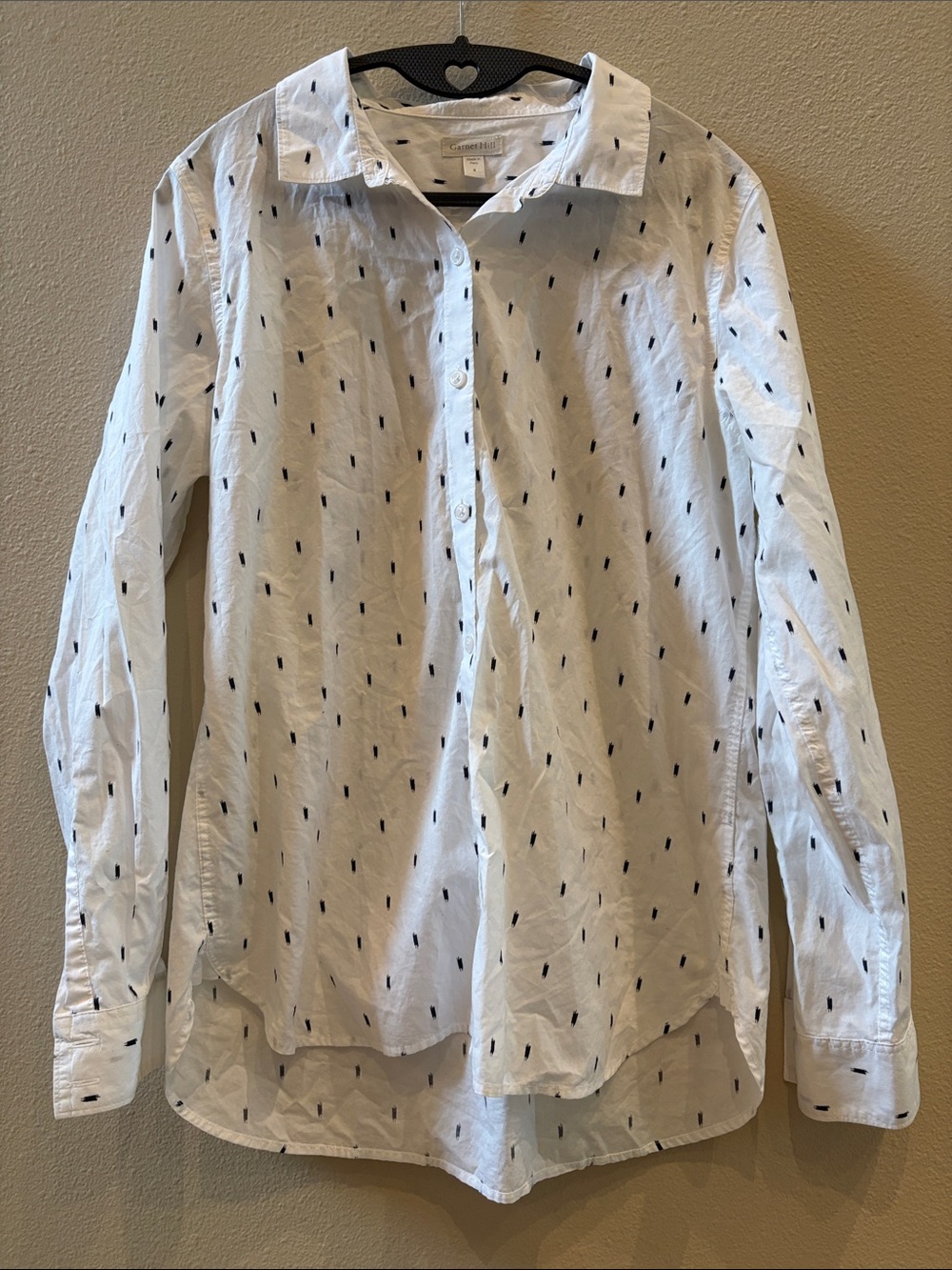 Garnet Hill Women's White Long-Sleeve Button-Up Shirt with Navy Dot Pattern
